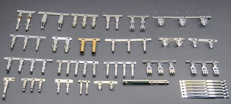 Kaiutinliitin, terminaattoritietokone, sähköinen liitinliitin, tietokonepääte, sytytystulppaliitin