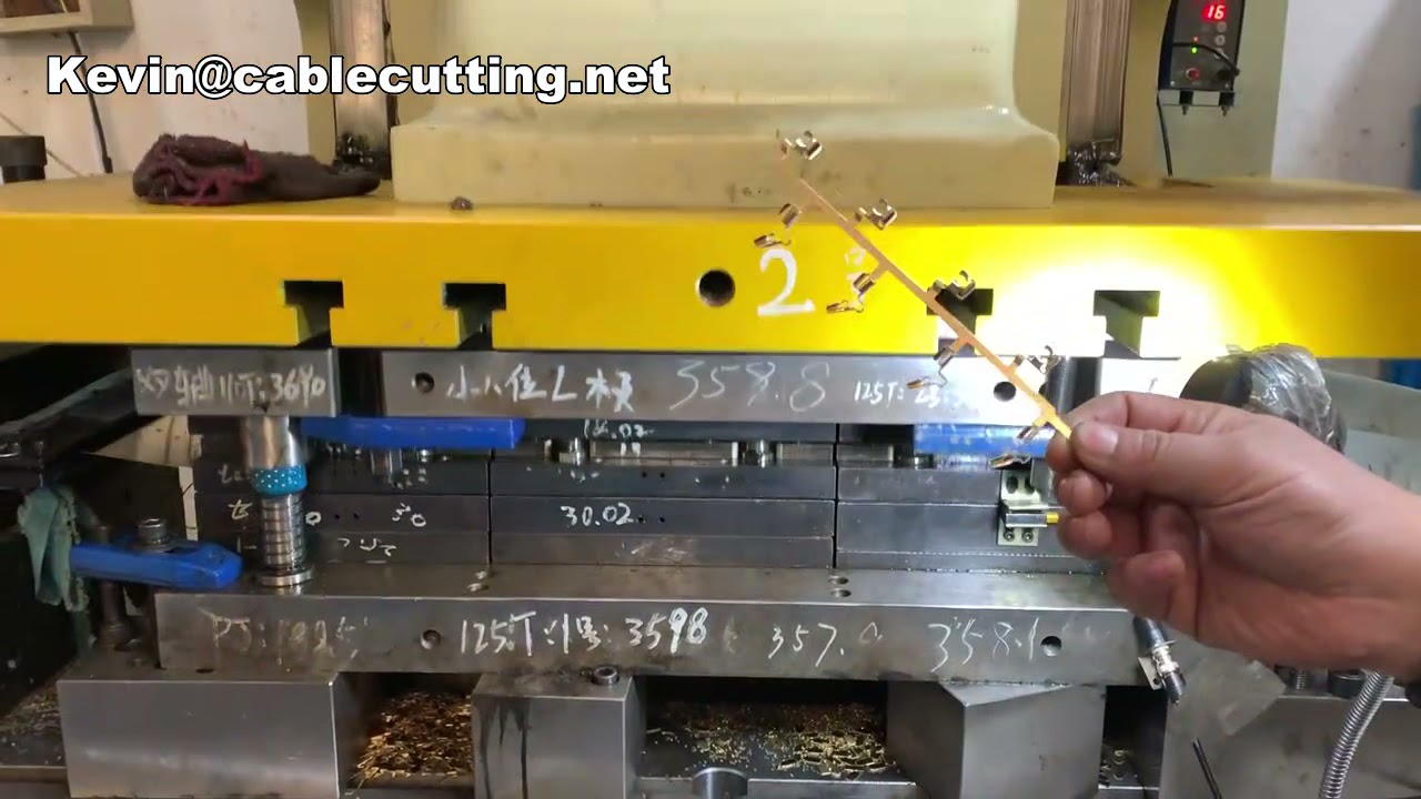 16A Solid & Hollow Plug Insert -koneet ja tuotantolinja Euroopan pistokkeille